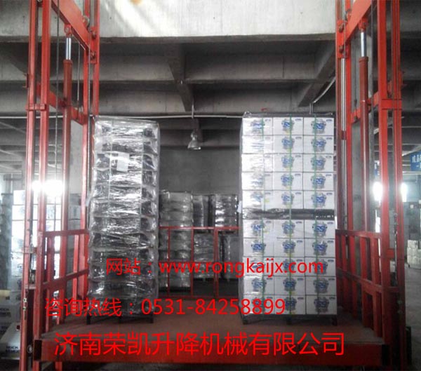 導(dǎo)軌升降機