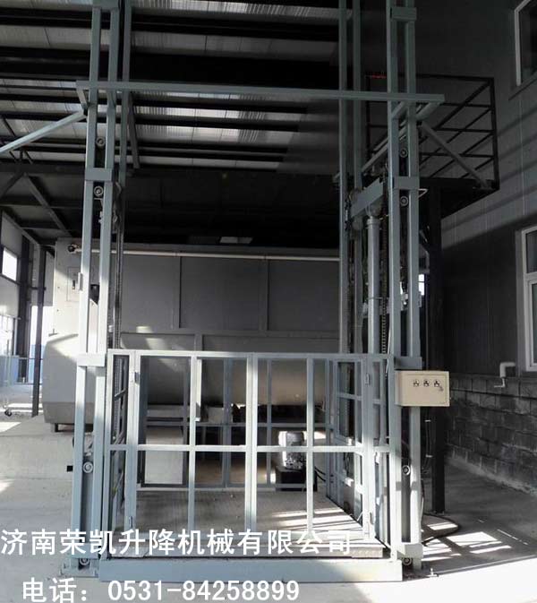 導(dǎo)軌升降機